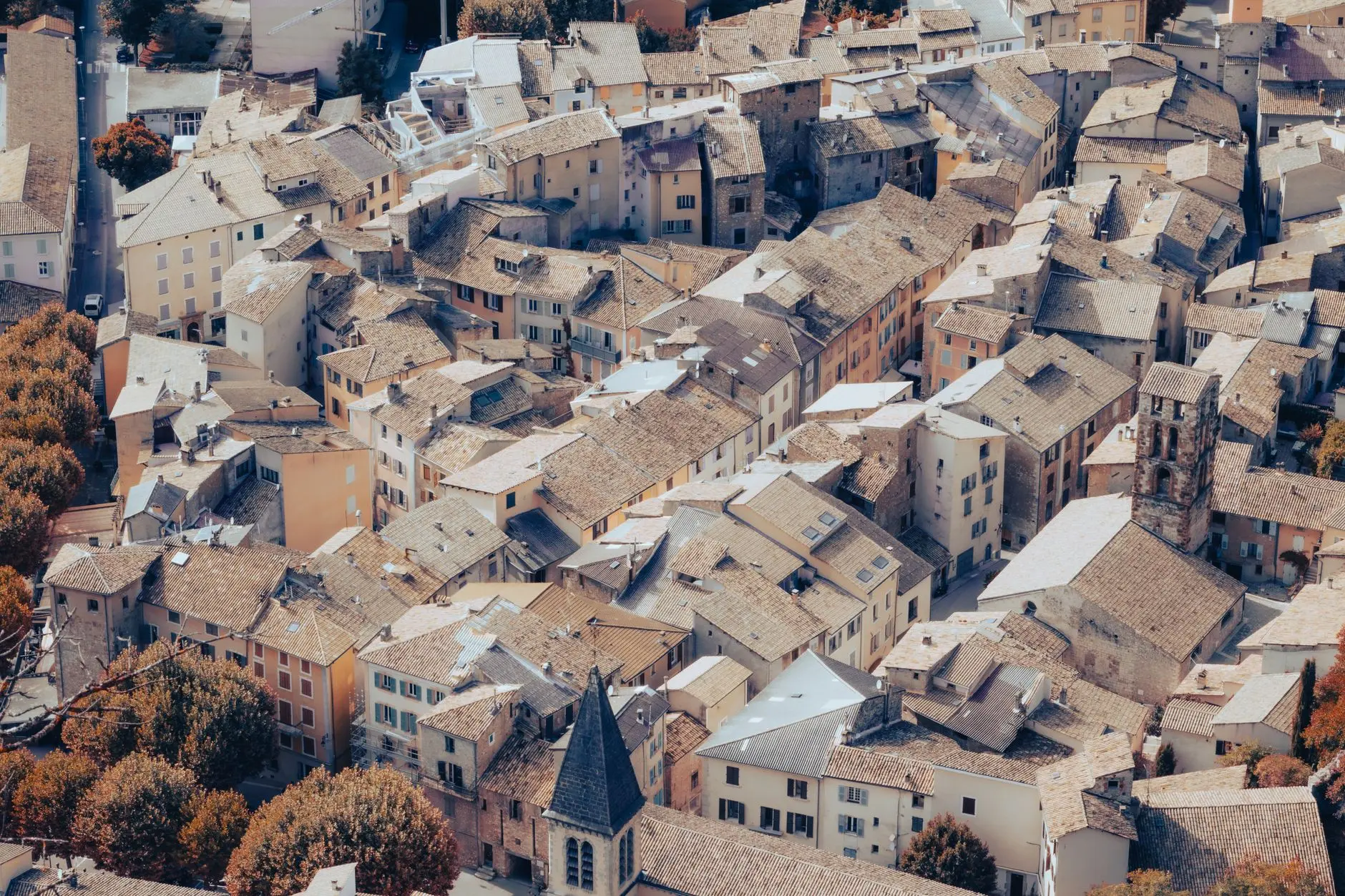 Isolation-des-combles-a-Lorgues-economies-denergie-et-confort-thermique-sur-mesure.jpg Isolation des combles à Lorgues : économies d'énergie et confort thermique sur mesure
